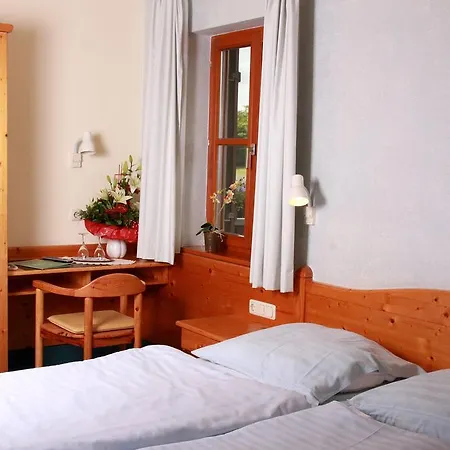 Hotel Gasthof Zum Rodelseer Schwan Roedelsee