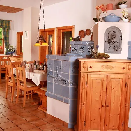 Gasthof Zum Rodelseer Schwan 3*