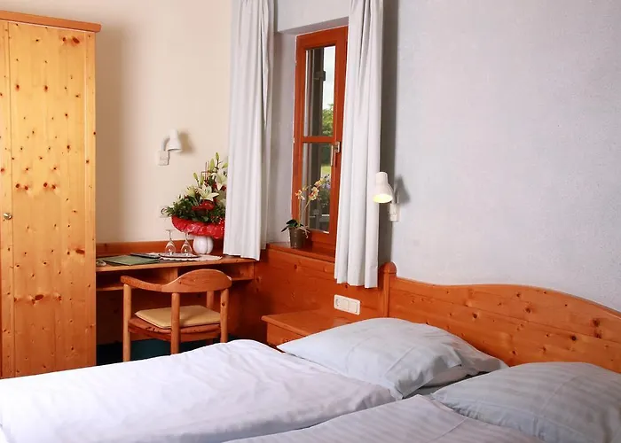 Hotel Gasthof Zum Rodelseer Schwan Roedelsee