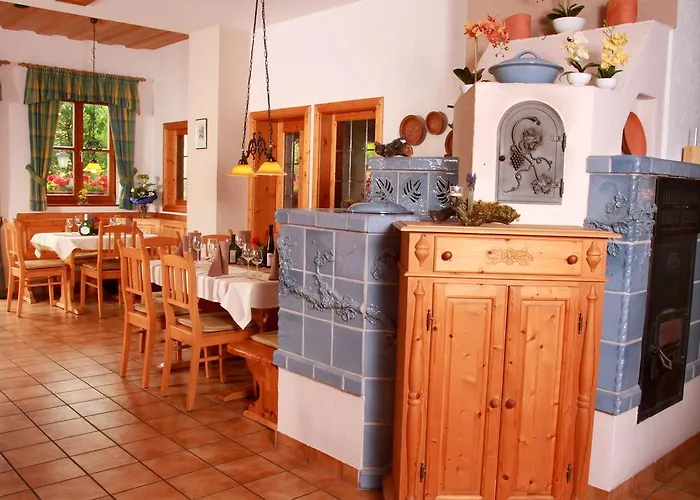Gasthof Zum Rodelseer Schwan 3*