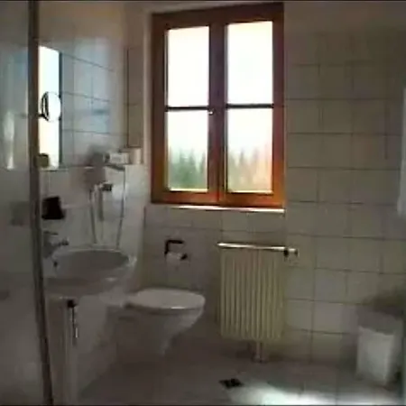 & Zum Roedelseer Schwan Szálloda Rödelsee
