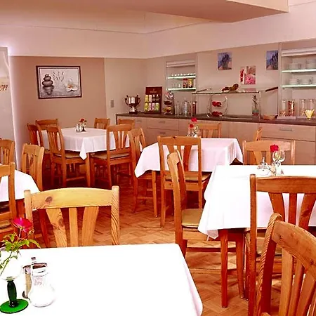 & Zum Roedelseer Schwan Szálloda 3*