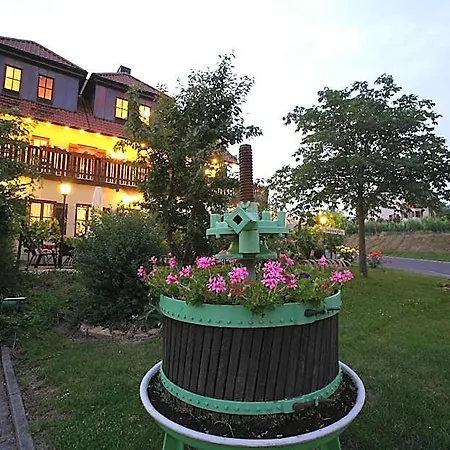 & Zum Roedelseer Schwan Szálloda